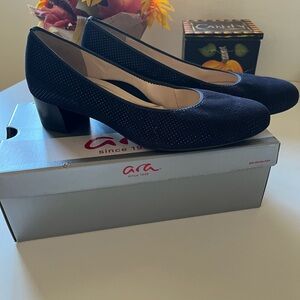 Ara dress pumps in midnight blue!
